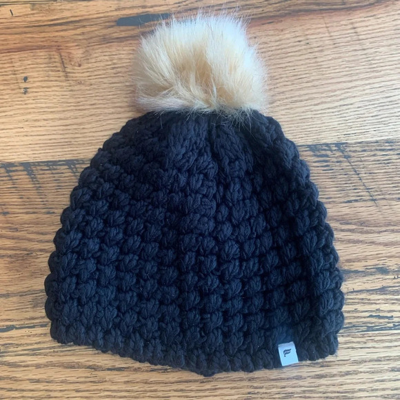 Fabletics hat, beanie with a ball, pompom - Picture 1 of 5